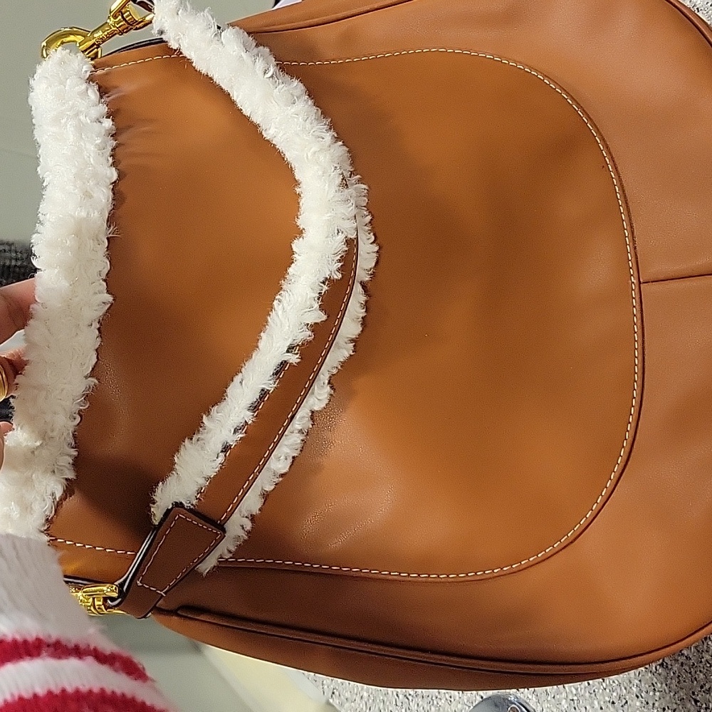 Celine Tan Leather Women's Bag - Picture 5 of 12